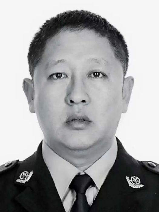 高偉(吉林省長春市公安局長春新區分局原三級高級警長) 高偉(吉林省長春市公安局長春新區分局原三級高級警長)
