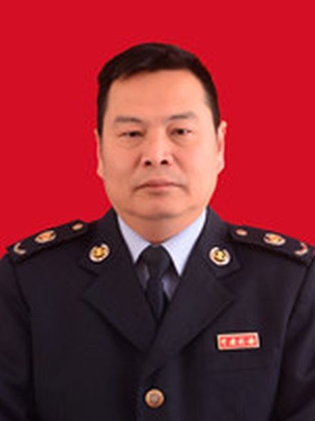 何鵬(陝西省興平市稅務局黨委委員、副局長) 何鵬(陝西省興平市稅務局黨委委員、副局長)