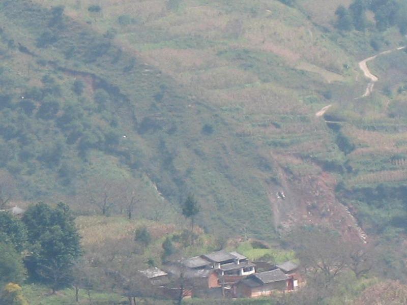 窄門村 窄門村