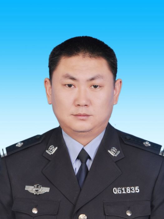 王劍鋒(新疆維吾爾自治區霍爾果斯市政府副市長,市公安局局長) 王劍鋒(新疆維吾爾自治區霍爾果斯市政府副市長,市公安局局長)