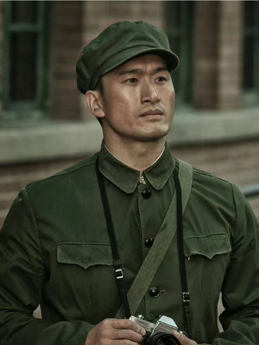 邵小剛(年代民族劇《父親的草原母親的河》中的角色) 邵小剛(年代民族劇《父親的草原母親的河》中的角色)