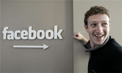 Facebook的CEO，即行政總監Zuckerburg