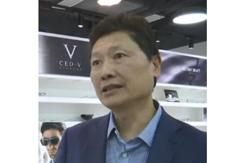 吳海英(雅視光學董事會主席,執行董事) 吳海英(雅視光學董事會主席,執行董事)