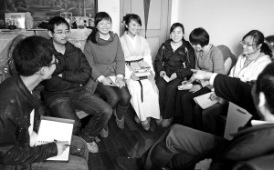 同學們在彭曉輝家中上課。