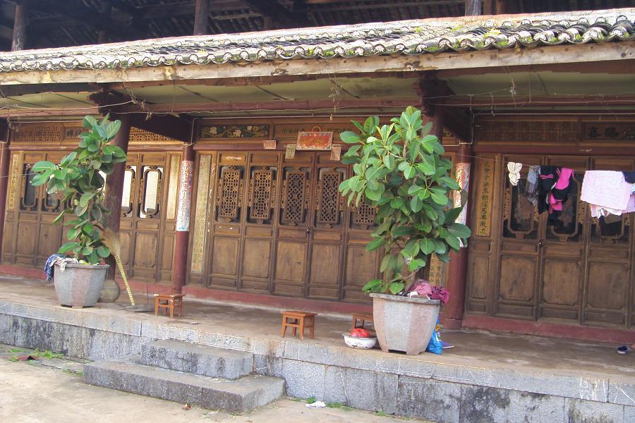 天王廟自然村民居——古樸格子門