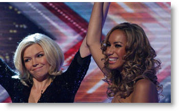 主持人宣布Leona是06年X-Factor冠軍時