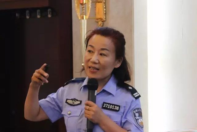 王文霞(鄒城監獄二級心理諮詢師) 王文霞(鄒城監獄二級心理諮詢師)