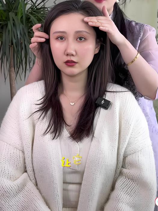 主持人龔菡 主持人龔菡
