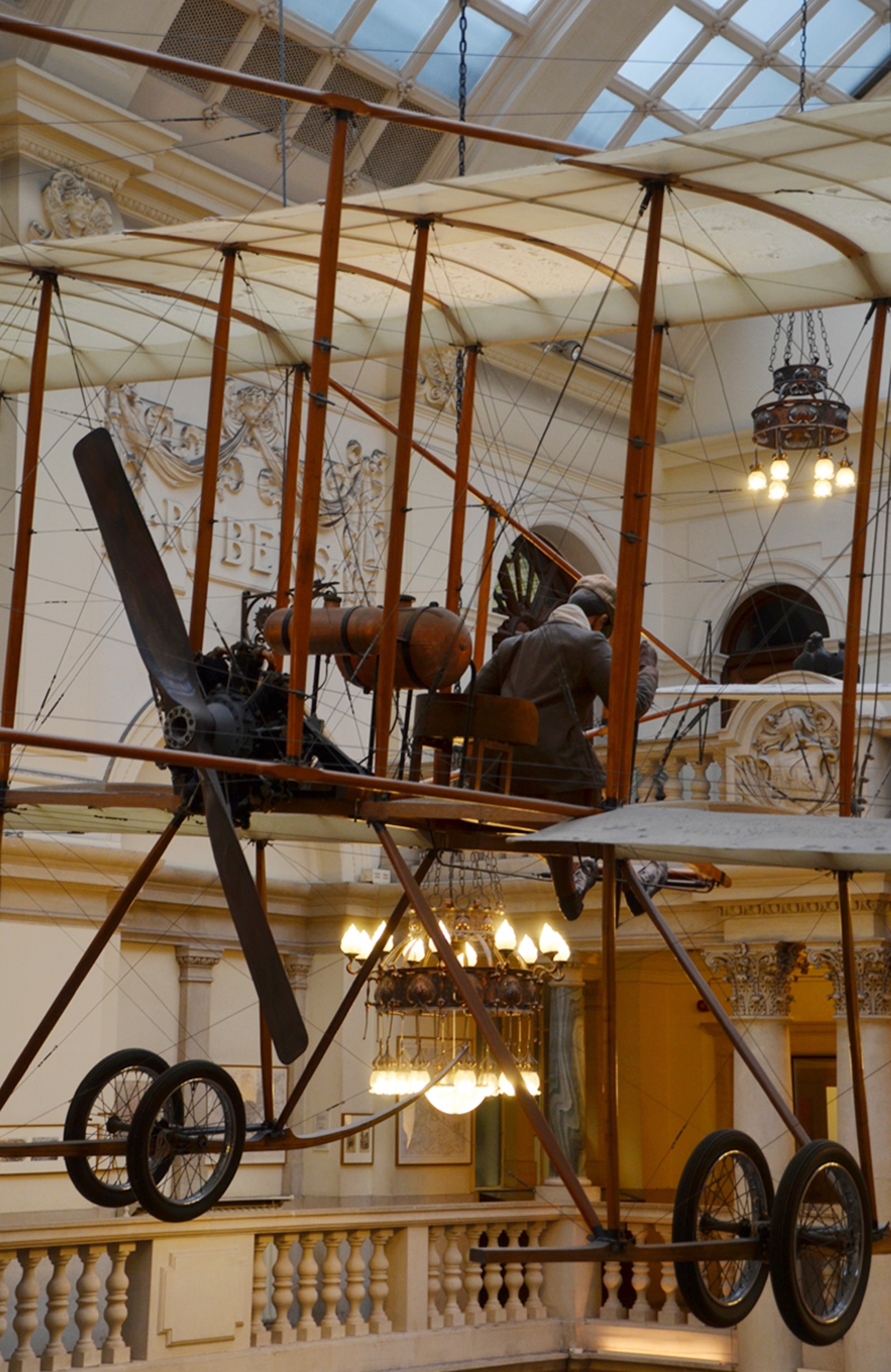 博物館主大廳上方飛機模型