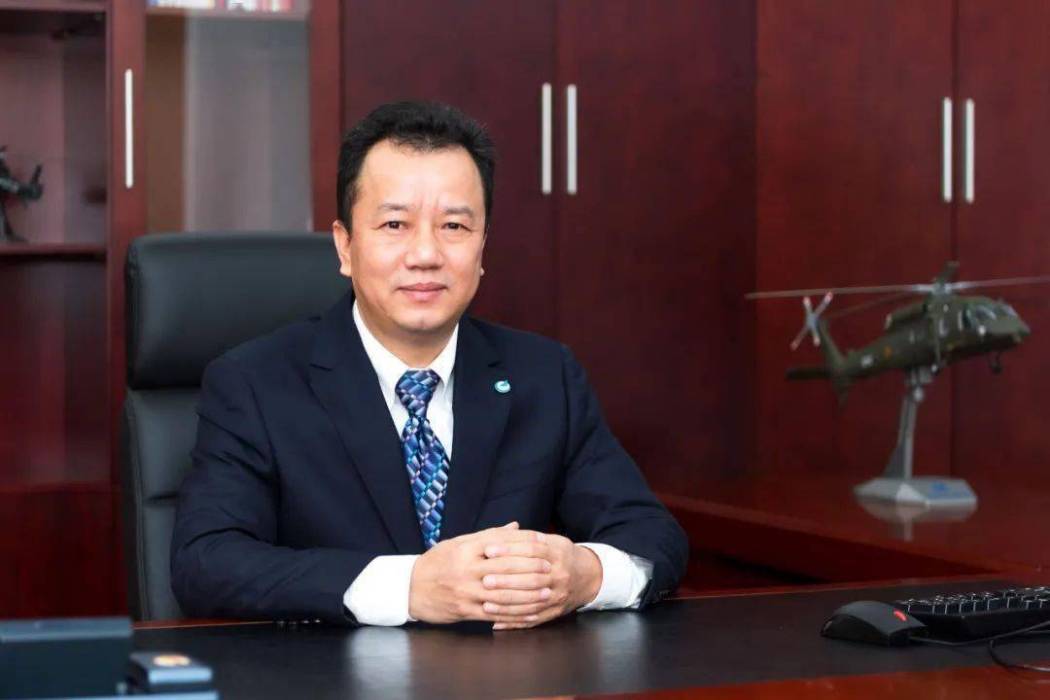 許建華(中國直升機設計研究所所長、黨委副書記) 許建華(中國直升機設計研究所所長、黨委副書記)