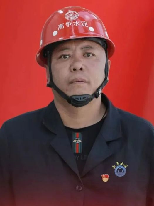 旦增頓珠(中共二十大代表,西藏高爭建材股份有限公司副總經理兼製成車間主任) 旦增頓珠(中共二十大代表,西藏高爭建材股份有限公司副總經理兼製成車間主任)
