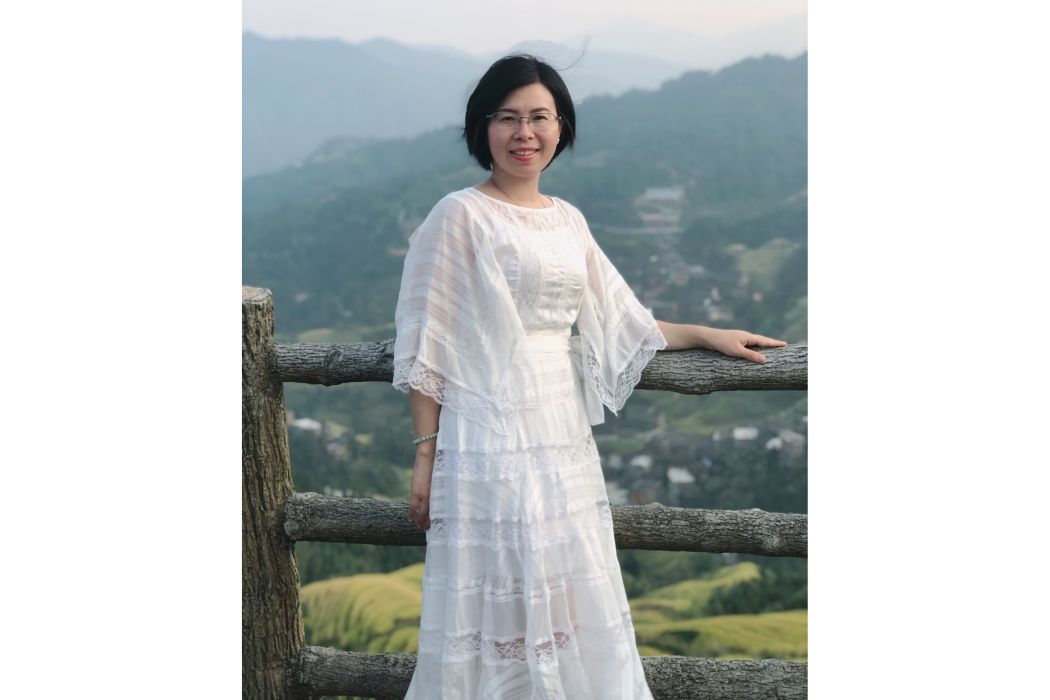 蔣嵐(廣西師大附中寶賢中學英語教師) 蔣嵐(廣西師大附中寶賢中學英語教師)