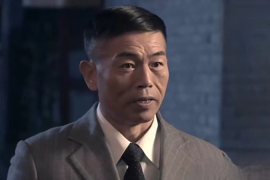 胡思良(近代革命劇《抉擇》中的角色,由楊涵斌飾演) 胡思良(近代革命劇《抉擇》中的角色,由楊涵斌飾演)
