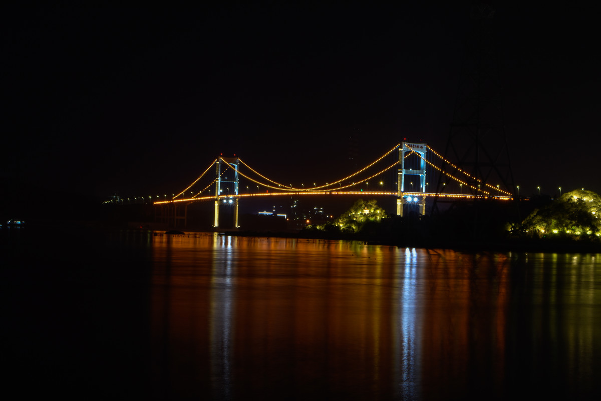 汕頭海灣大橋全橋設定照明燈及景觀燈多個
