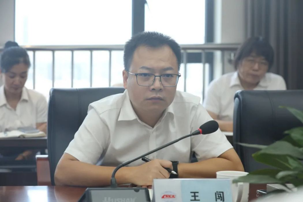 王闖(中鐵二十五局集團第三工程有限公司副總經理、總會計師) 王闖(中鐵二十五局集團第三工程有限公司副總經理、總會計師)