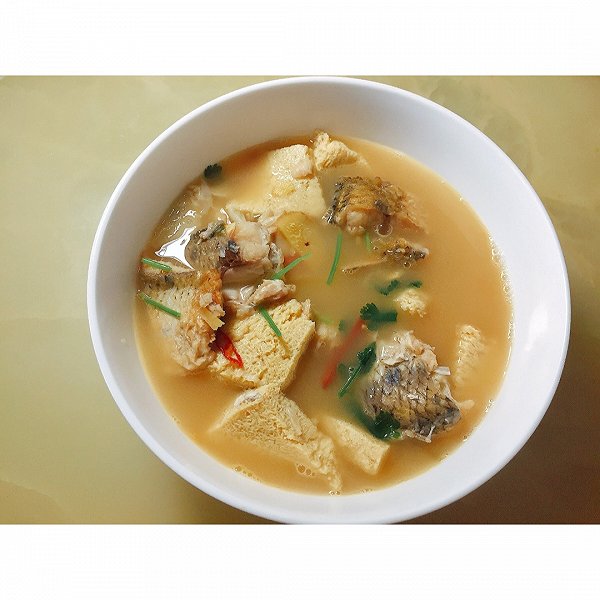鯽魚燉凍豆腐