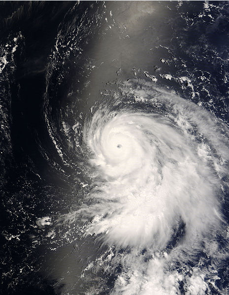 強颱風娜基莉衛星雲圖
