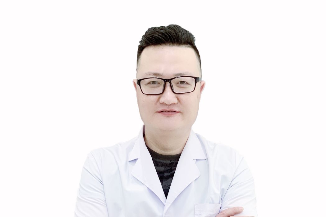 王一銘(上饒希顏美醫療美容門診部外科主診醫師) 王一銘(上饒希顏美醫療美容門診部外科主診醫師)