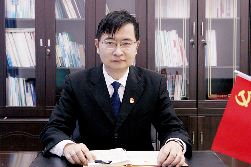 李岱(湖北科技學院黨委副書記、校長) 李岱(湖北科技學院黨委副書記、校長)