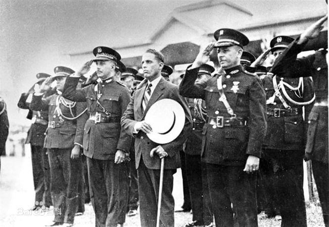 特魯希略（右）宣誓就職（1930年）