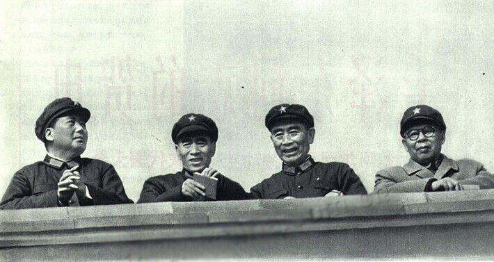 （左起）毛澤東、林彪、周恩來、陳伯達