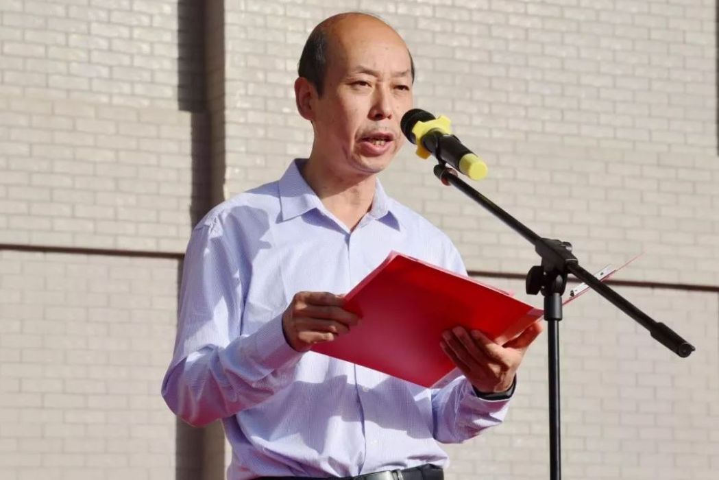 秦旭(甘肅省天水市第二中學校長) 秦旭(甘肅省天水市第二中學校長)