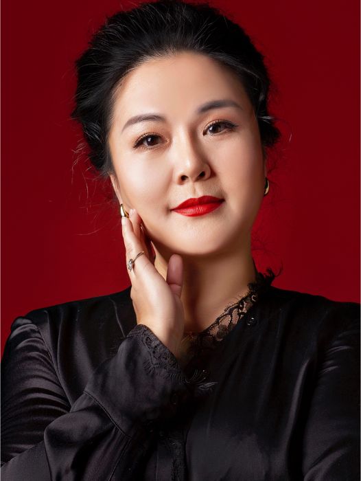 包燕飛(女高音歌唱家、 國家一級演員) 包燕飛(女高音歌唱家、 國家一級演員)