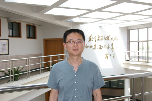 嚴濤(瀘州市環境衛生管理二所工人、勞模) 嚴濤(瀘州市環境衛生管理二所工人、勞模)