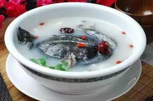 團魚骨髓湯