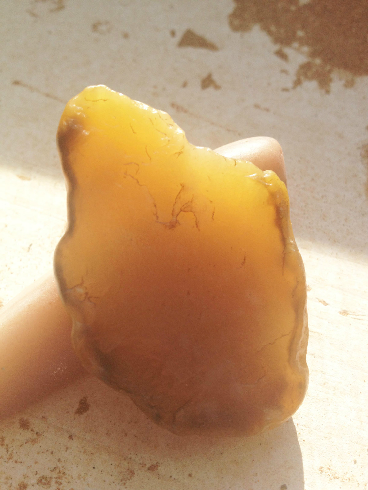 新疆雞油黃蛋白原石