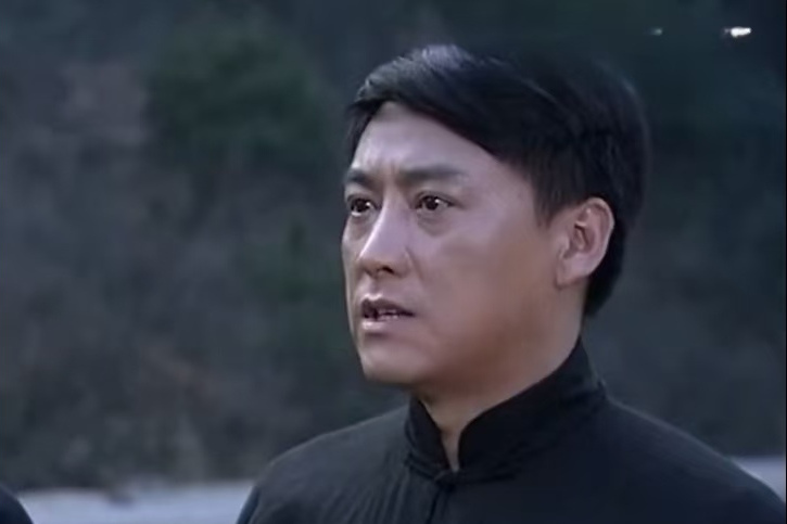 鄭重(抗戰劇《血色玫瑰2之女子別動隊》中的虛構角色) 鄭重(抗戰劇《血色玫瑰2之女子別動隊》中的虛構角色)