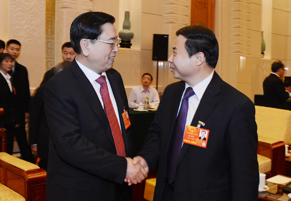 國務院副總理張德江同董事長張天任親切握手