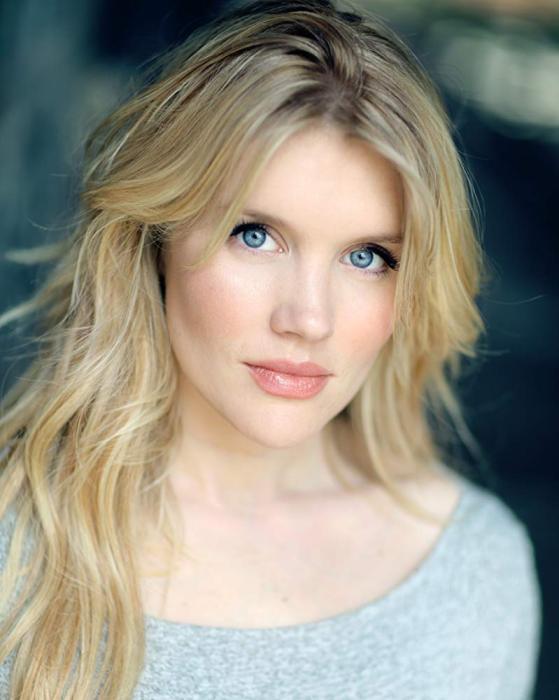 埃默拉爾德·芬內爾(Emerald Fennell)