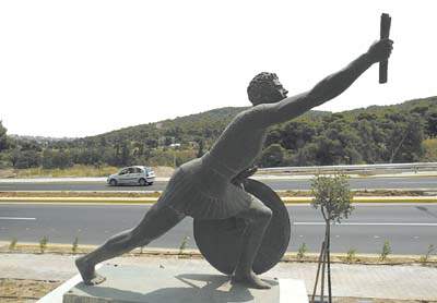 “馬拉松第一人”菲迪皮茨雕像