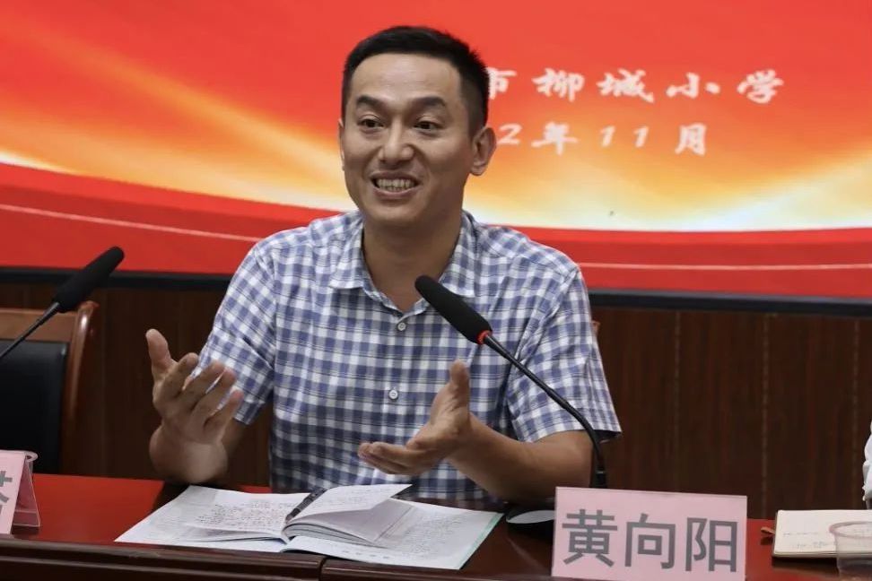 黃向陽(泉州市南安市教育局初等教育與學前教育科副科長) 黃向陽(泉州市南安市教育局初等教育與學前教育科副科長)