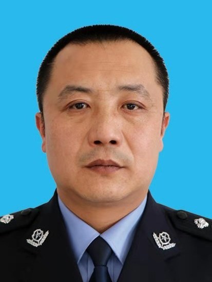 孫海軍(內蒙古自治區興和縣人民政府副縣長、公安局局長) 孫海軍(內蒙古自治區興和縣人民政府副縣長、公安局局長)