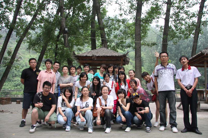 管理學院2007級財務管理班探訪北溝村