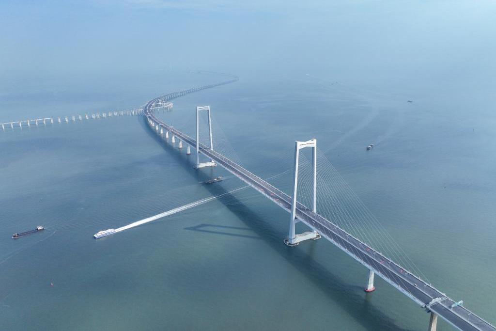 中山大橋(中國廣東省境內連線廣州市、中山市的跨海通道) 中山大橋(中國廣東省境內連線廣州市、中山市的跨海通道)