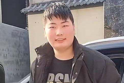 朱單偉(朱小偉(大衣哥朱之文的兒子)) 朱單偉(朱小偉(大衣哥朱之文的兒子))