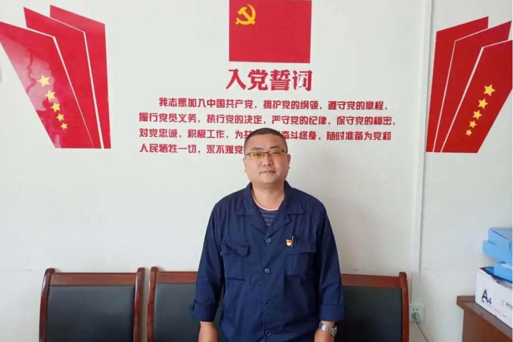 陳友權(貴州鋼繩公司一分廠粗繩車間維修工段黨書記) 陳友權(貴州鋼繩公司一分廠粗繩車間維修工段黨書記)