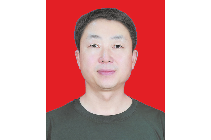 閆磊(渭南市富平縣莊裡道德講堂公益協會書記、會長)