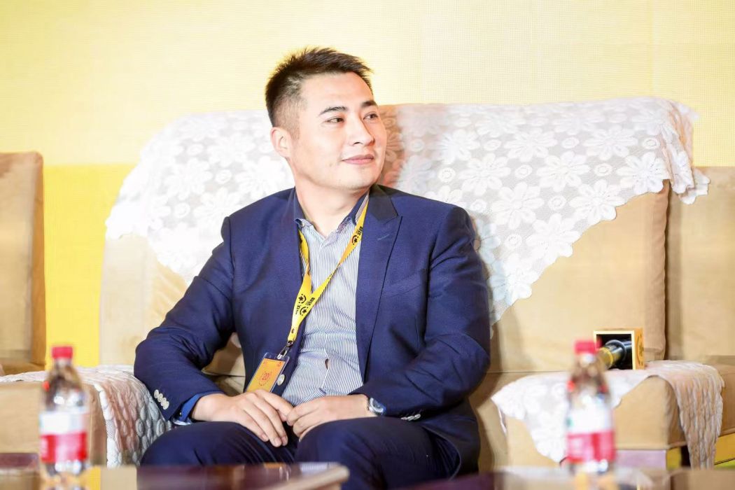 吳鵬(快遞工程中級工程師) 吳鵬(快遞工程中級工程師)