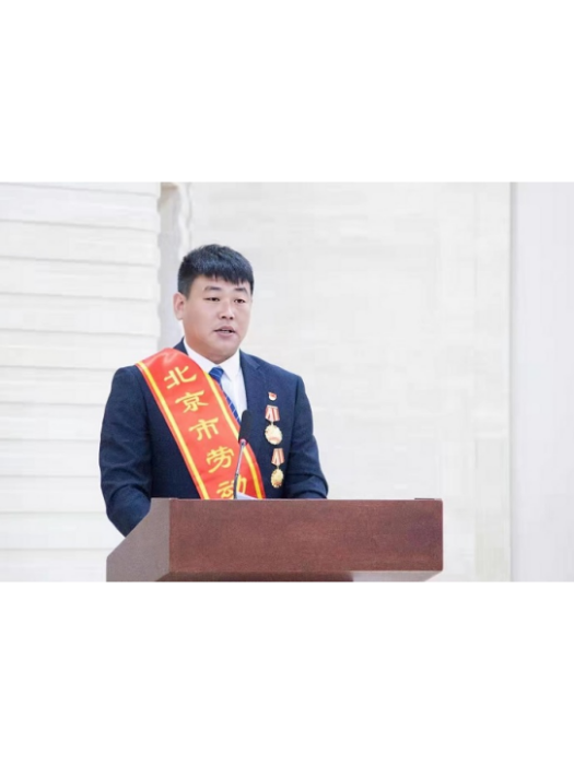 梁明愛