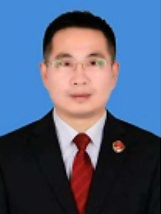 馬雷(陝西省榆林市榆陽區人民檢察院黨組成員、第一檢察部副主任、員額檢察官) 馬雷(陝西省榆林市榆陽區人民檢察院黨組成員、第一檢察部副主任、員額檢察官)