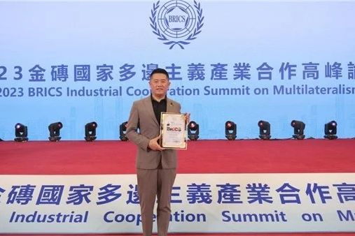 李曉春(國吉祥控股集團董事局副主席李曉春) 李曉春(國吉祥控股集團董事局副主席李曉春)