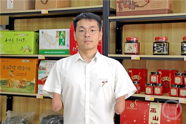彭軍(重慶殘之夢商貿有限公司負責人,重慶市首屆殘疾人十大榜樣人物) 彭軍(重慶殘之夢商貿有限公司負責人,重慶市首屆殘疾人十大榜樣人物)