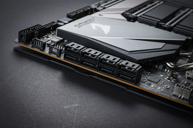 技嘉AORUS Radeon RX 6800 MASTER 16G 技嘉AORUS Radeon RX 6800 MASTER 16G