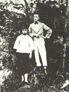 1925年，楊闇公與夫人趙宗楷合影