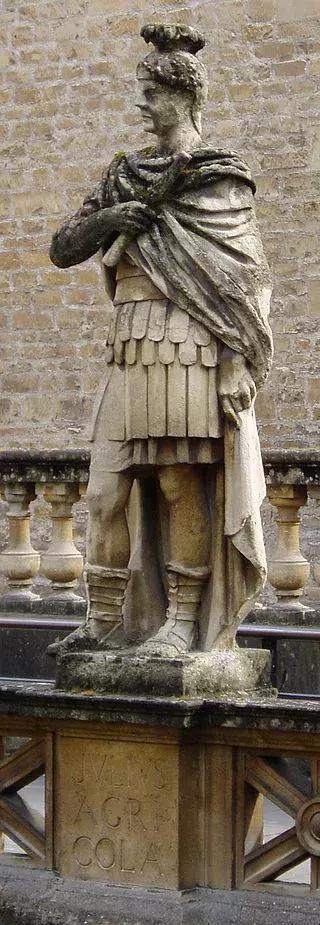 阿古利可拉的石頭雕像