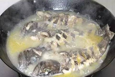 煮小黑魚